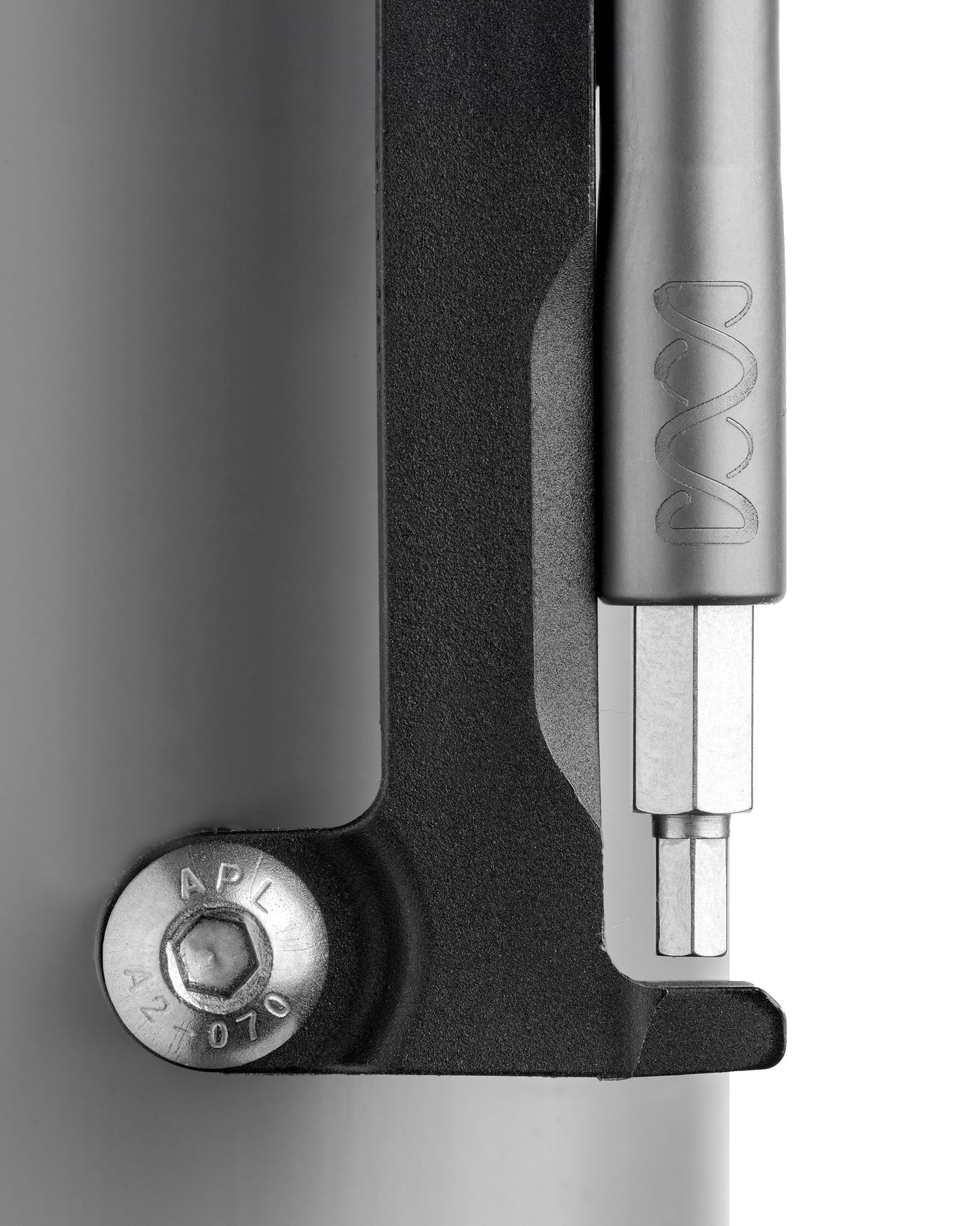 Daysaver Multitool Essential8 and Carrier Mount on bike detail screw