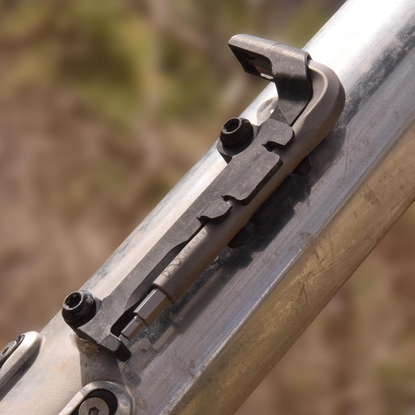 Carrier mount with Essential8 on bike