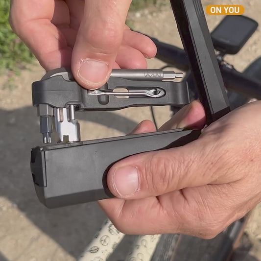 Multitool, tire lever, tubeless plug, chain breaker: Everything you need - carried on you