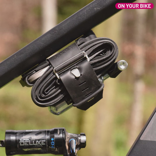 Complete tubeless tool equipment and yet no backpack? Here you go!