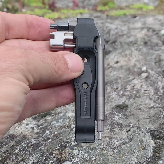The essential tool kit for non-tubeless riders: Multitool and extension with tire lever and chain breaker